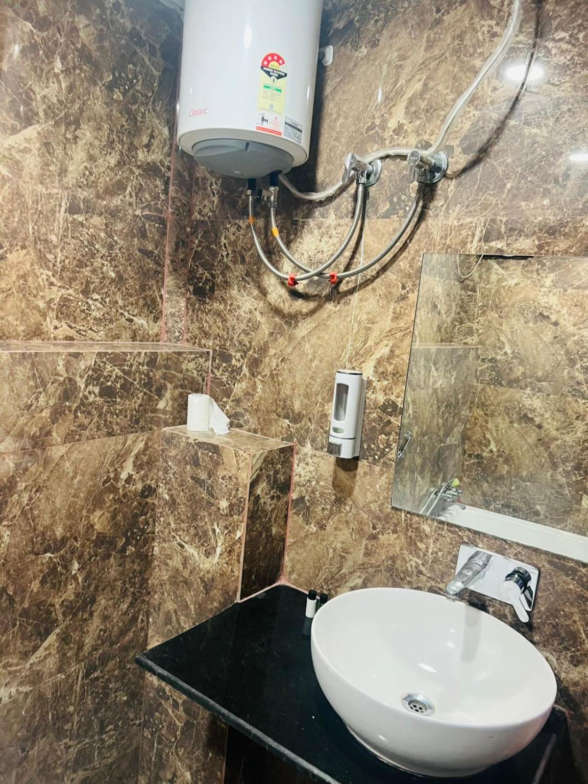 Hotel S V Grand Varanasi Eksteriør bilde