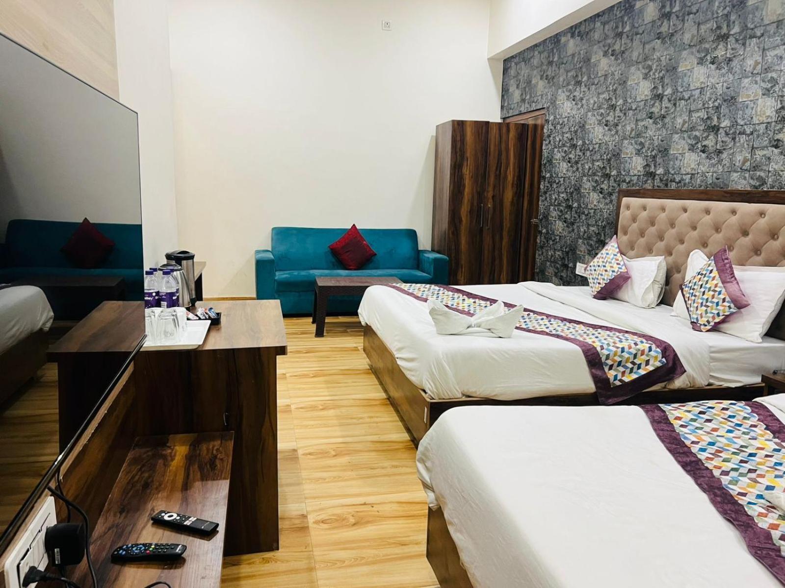 Hotel S V Grand Varanasi Eksteriør bilde